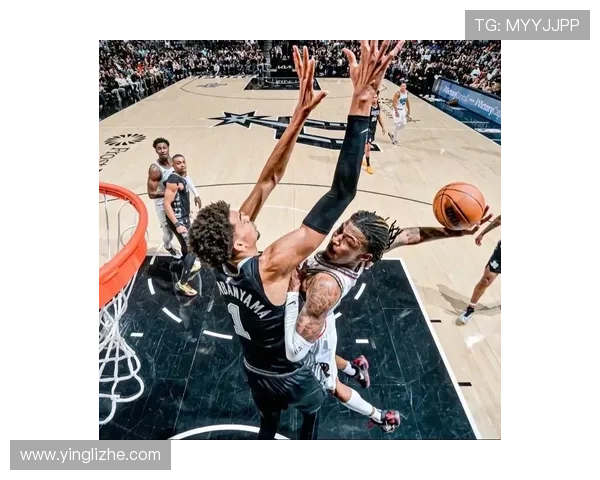 文班开场真打暴扣三分飞身干扰